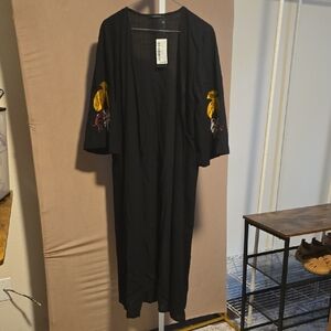 Trendyol Black Kimono with Embroidered Sleeves